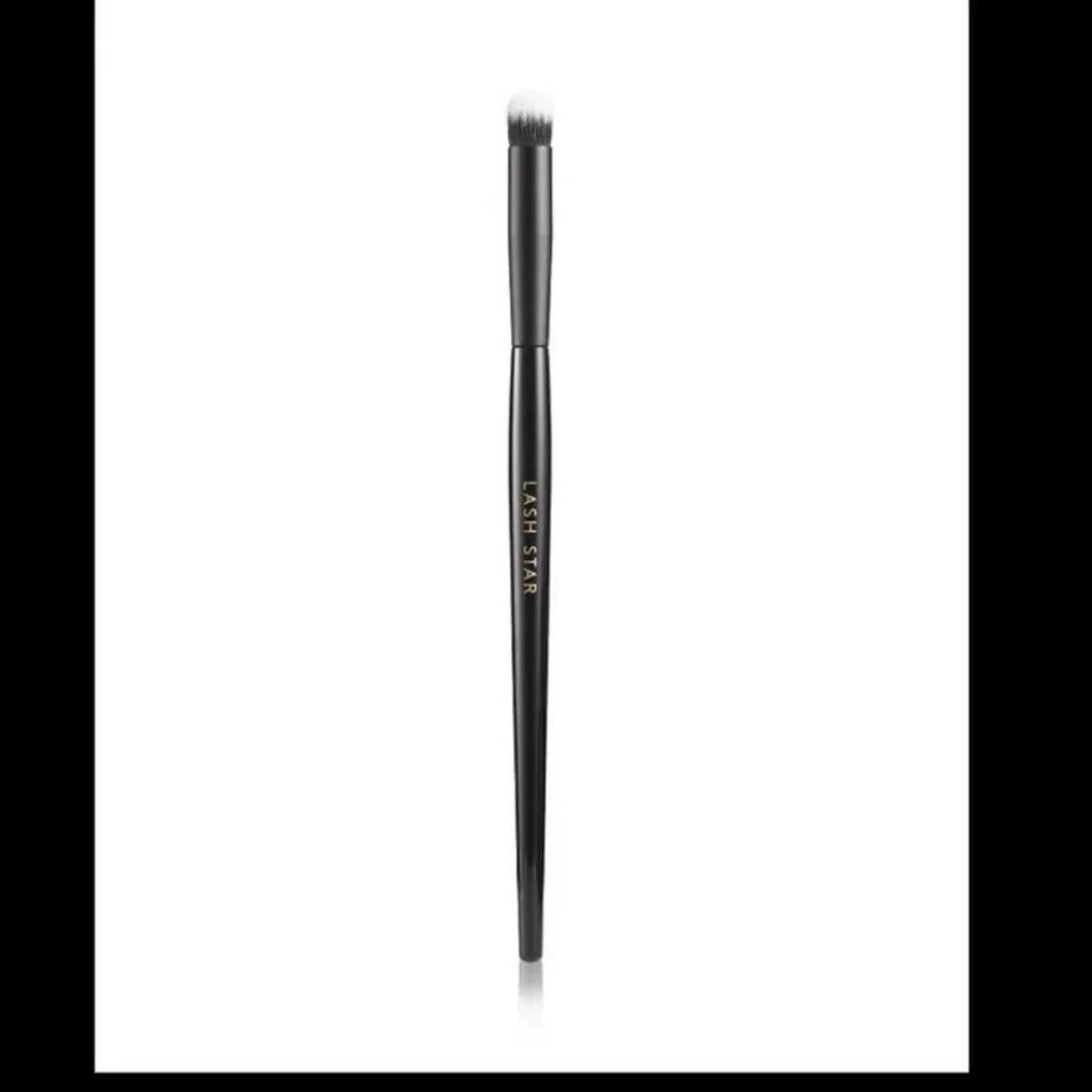 Lash Star Concealer Buffer Makeup Cosmetic Face Brush
